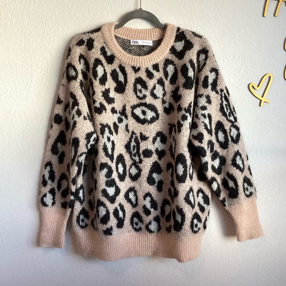 \Zara\• Leopard Print Oversize Sweater - Picture 1 of 12